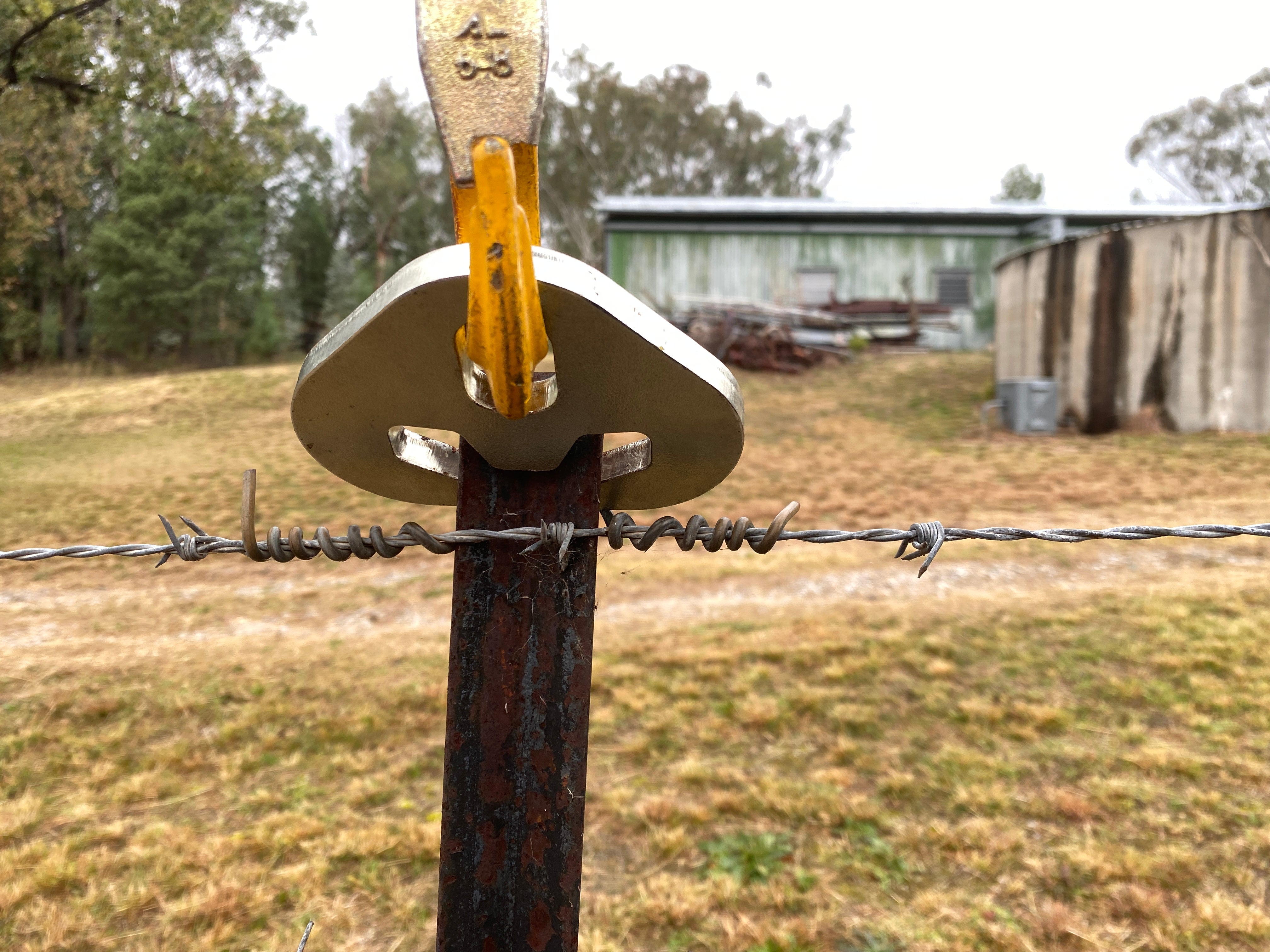 Austral Post Lifter Universal Post Grab - star post lifter to suit maxi and standard fence ...